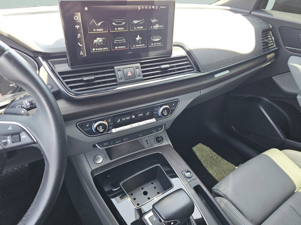 Used 2022 Black Metallic Audi 45 S line Premium image 32