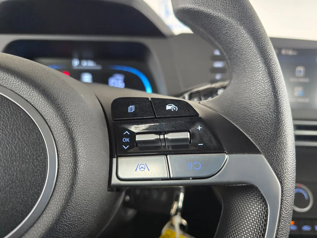 Used 2025  Hyundai SE image 27