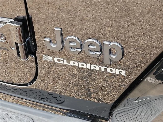 Used 2023 Black Jeep High Altitude 4x4 Crew Cab 5 ft. box image 8