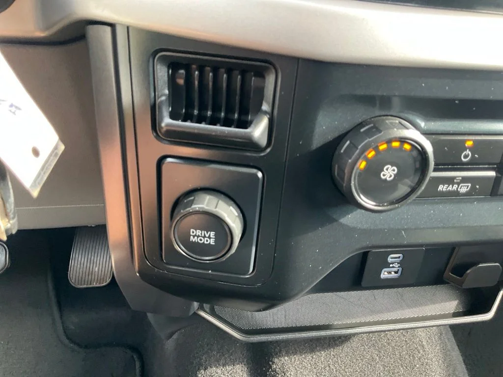 Used 2023 Silver Ford XLT image 18