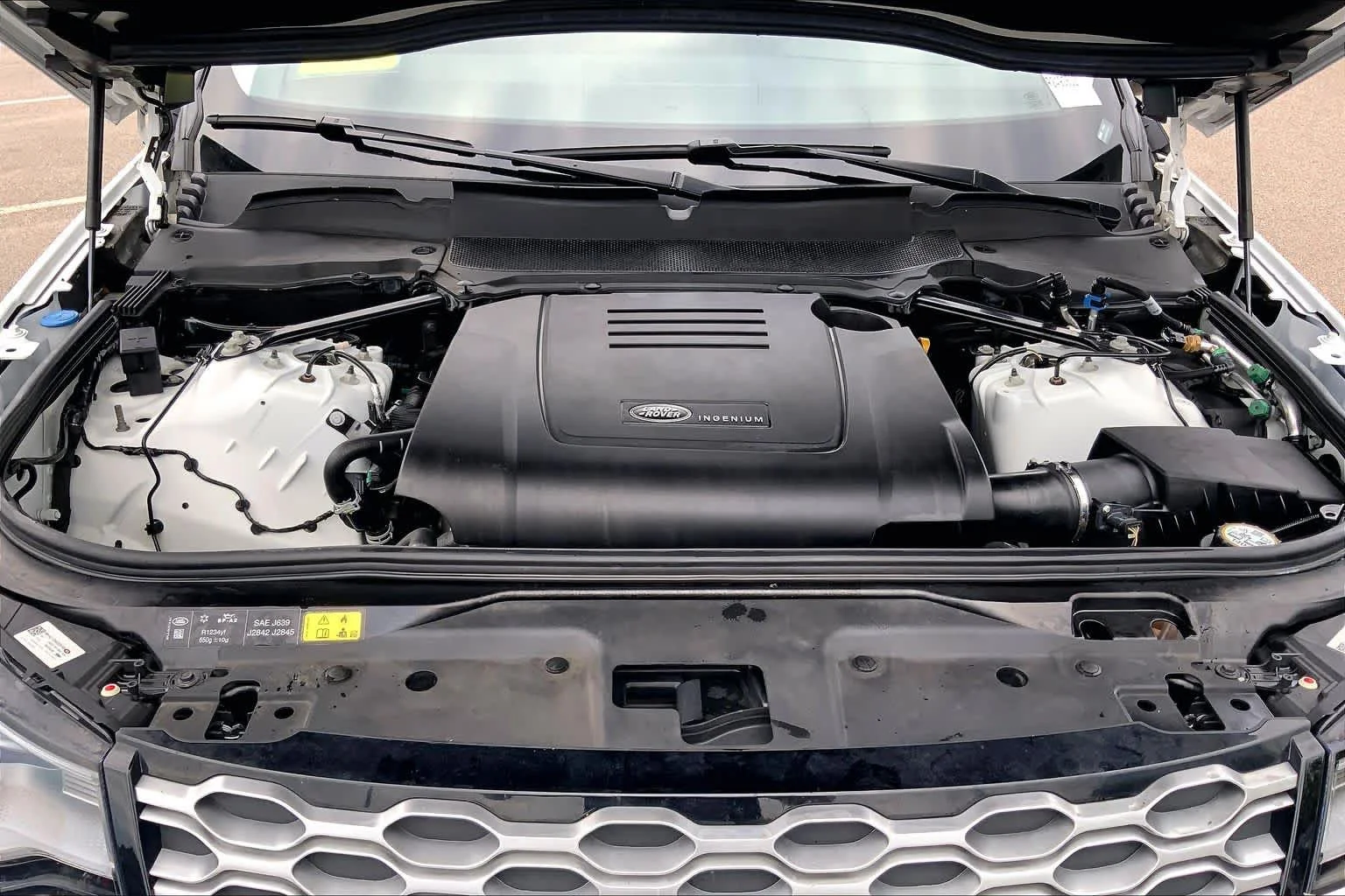 Used 2024 Fuji White Land Rover S image 30