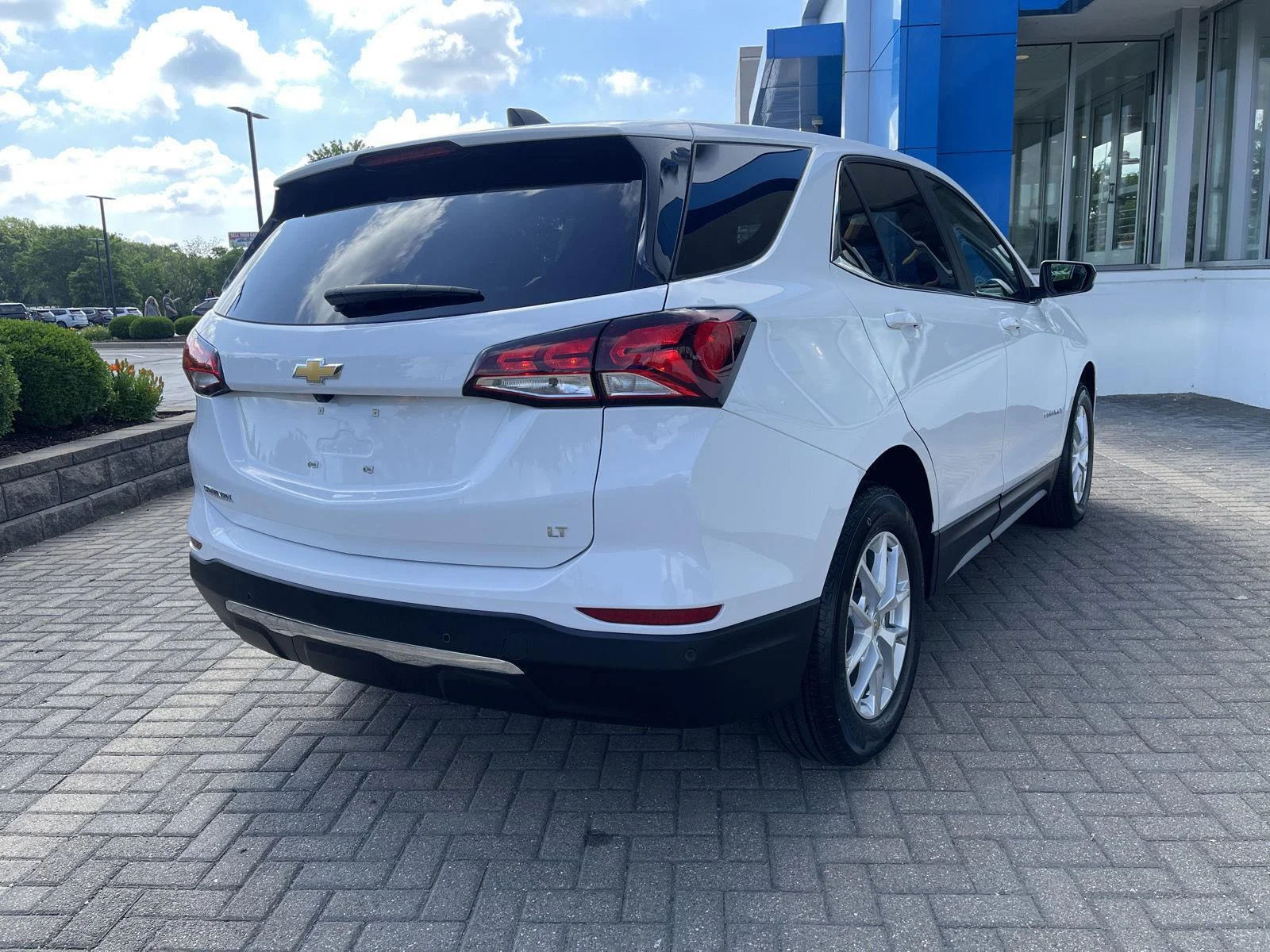 Used 2024 Summit White Chevrolet LT image 5
