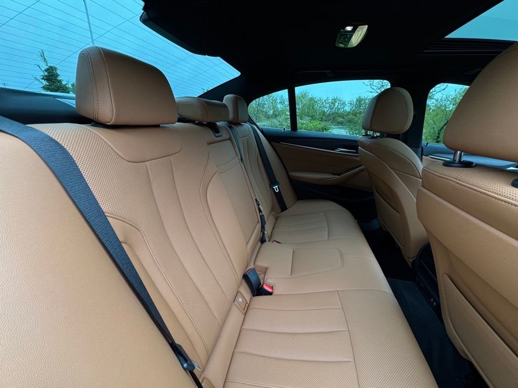 Used 2022 Black BMW 530i xDrive image 23