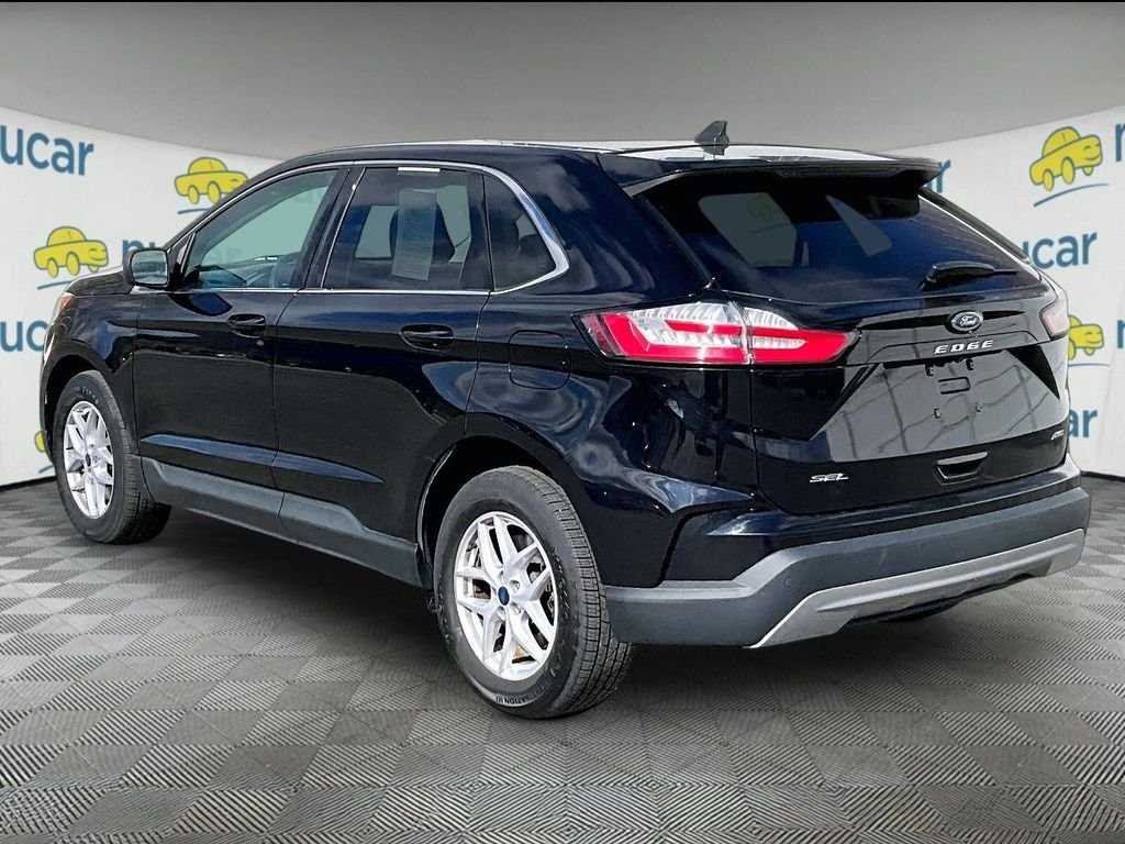 Used 2022 Black Metallic Ford SEL image 4