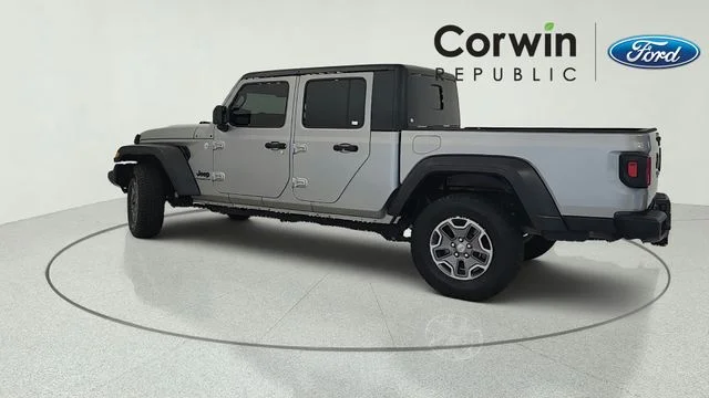 Used 2020 Billet Silver Metallic Clearcoat Jeep Sport image 3