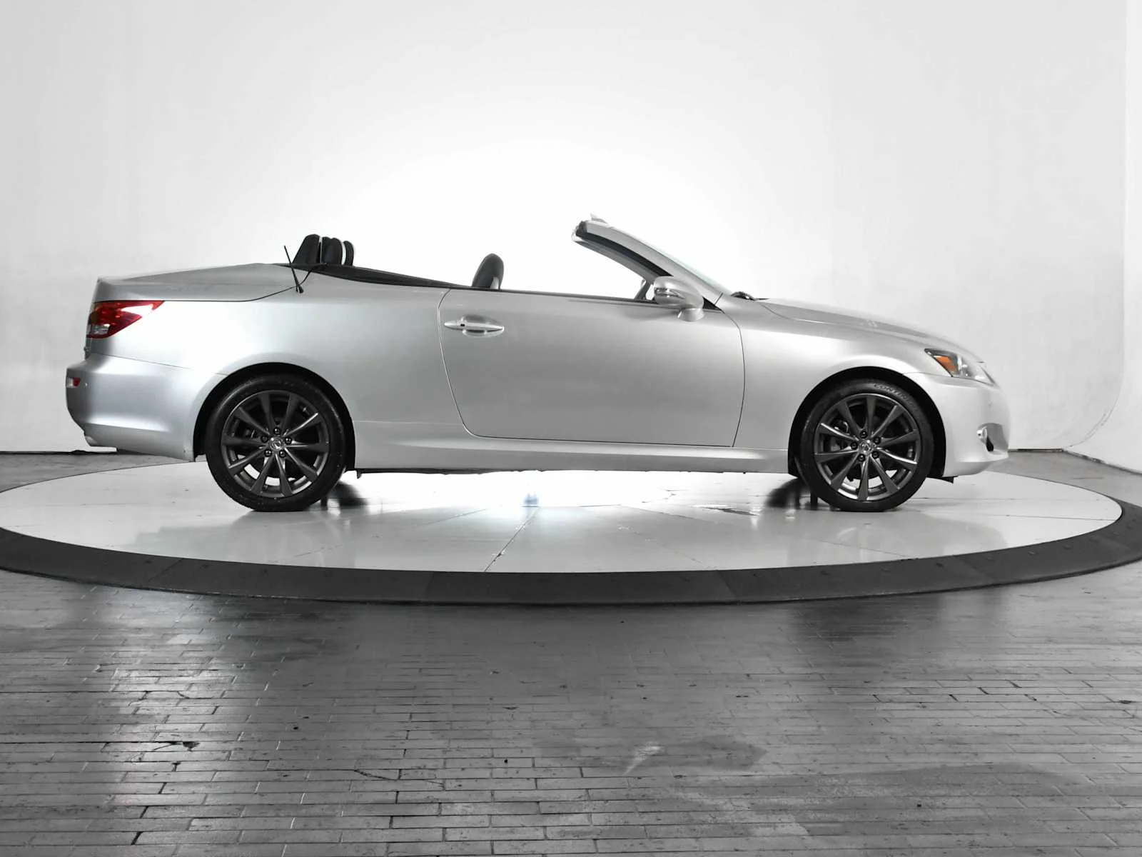 Used 2015 Silver Lining Metallic Lexus  image 9
