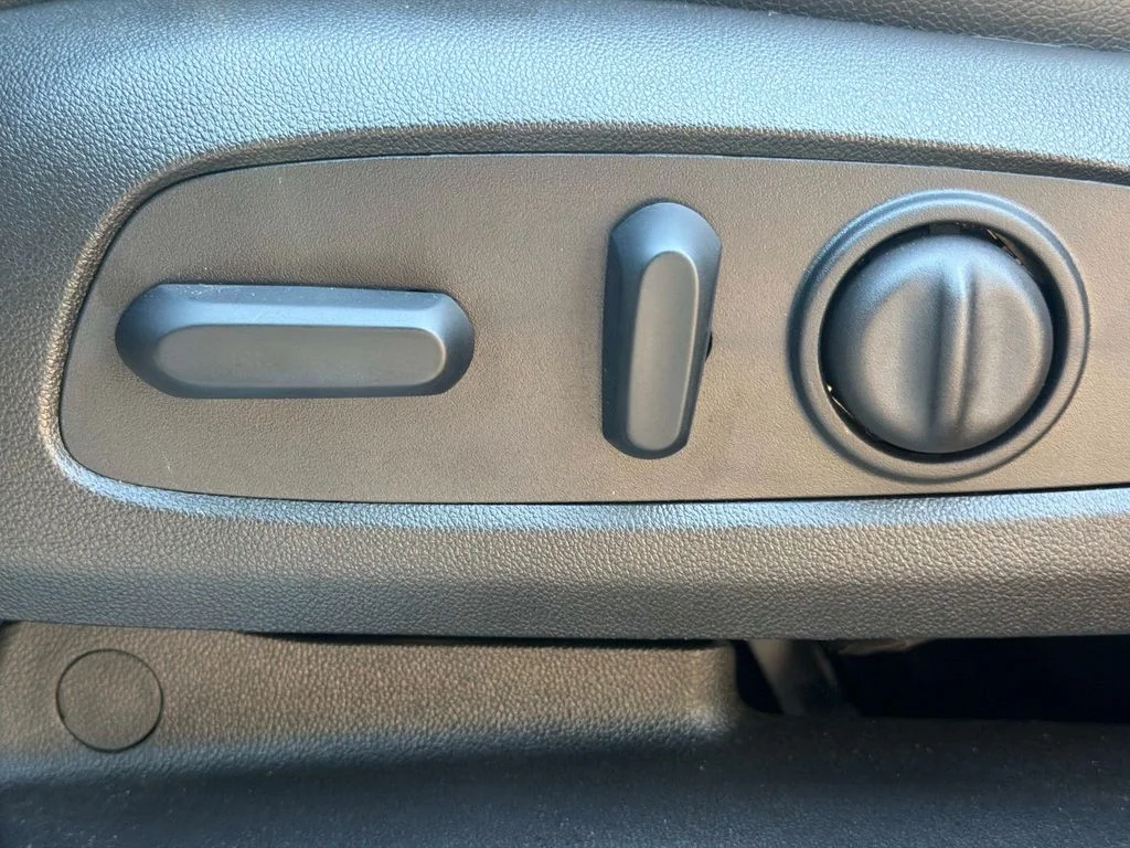 Used 2024 Beige Chevrolet Premier image 21
