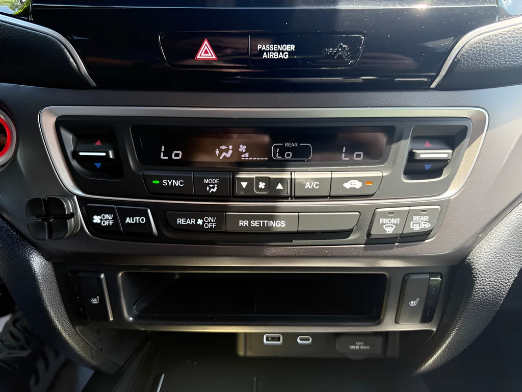 2025 Honda Passport EX-L - Photo 29