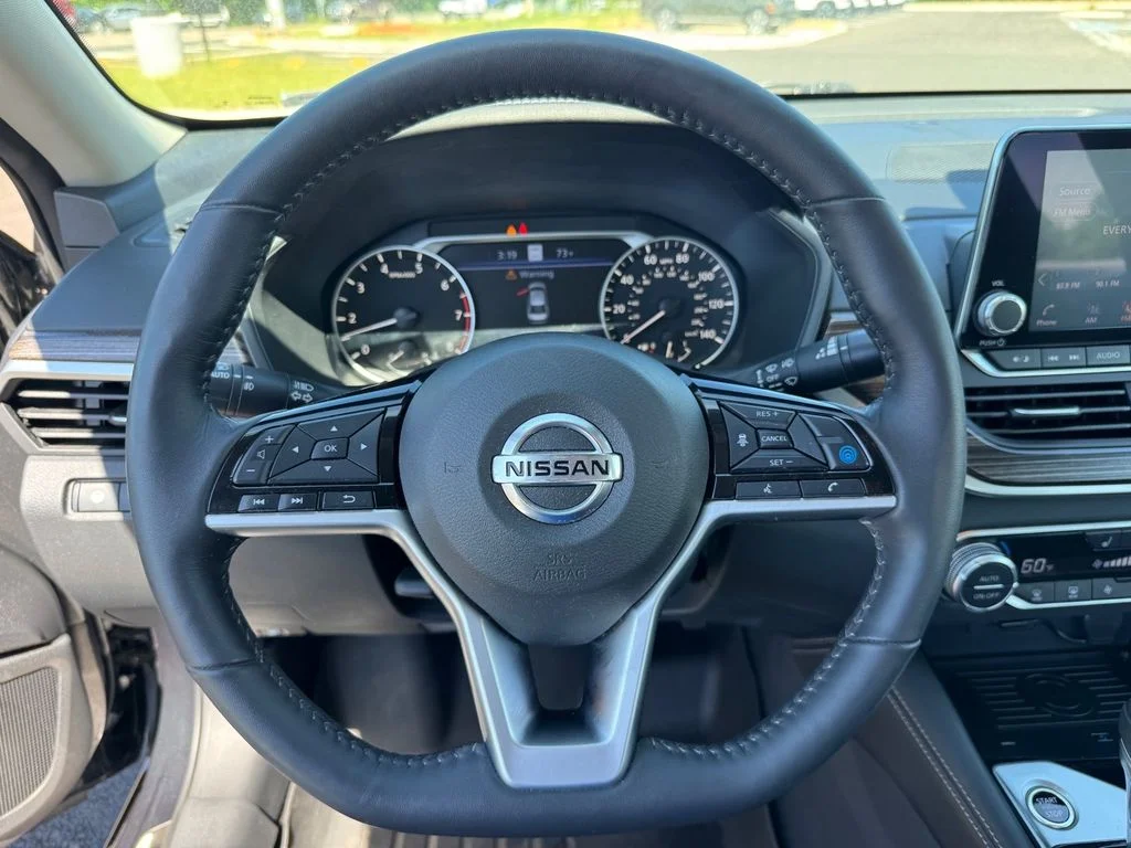 Used 2021 Blue Nissan 2.5 SL image 21