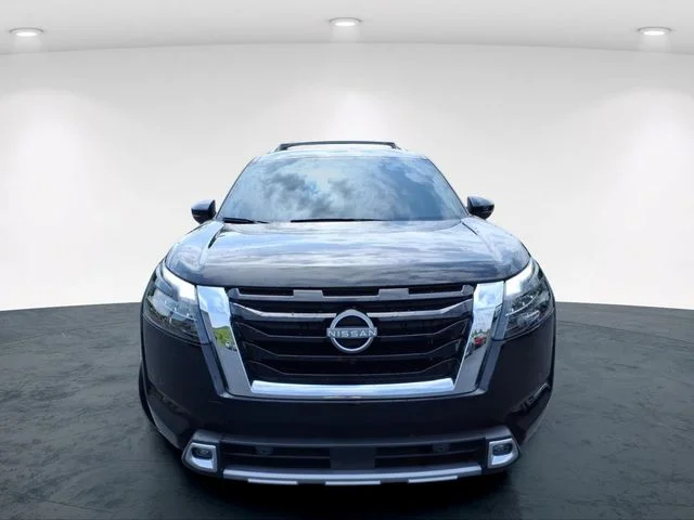 Used 2025 Black Nissan Platinum image 4