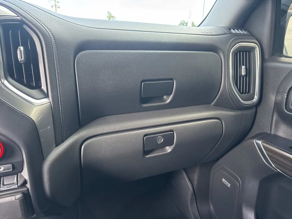 Used 2021 White Chevrolet RST image 41