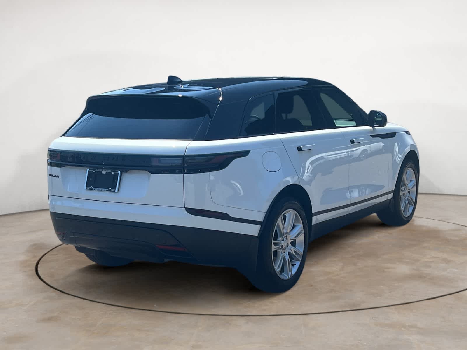 Certified Used 2026 Fuji White Land Rover S image 5