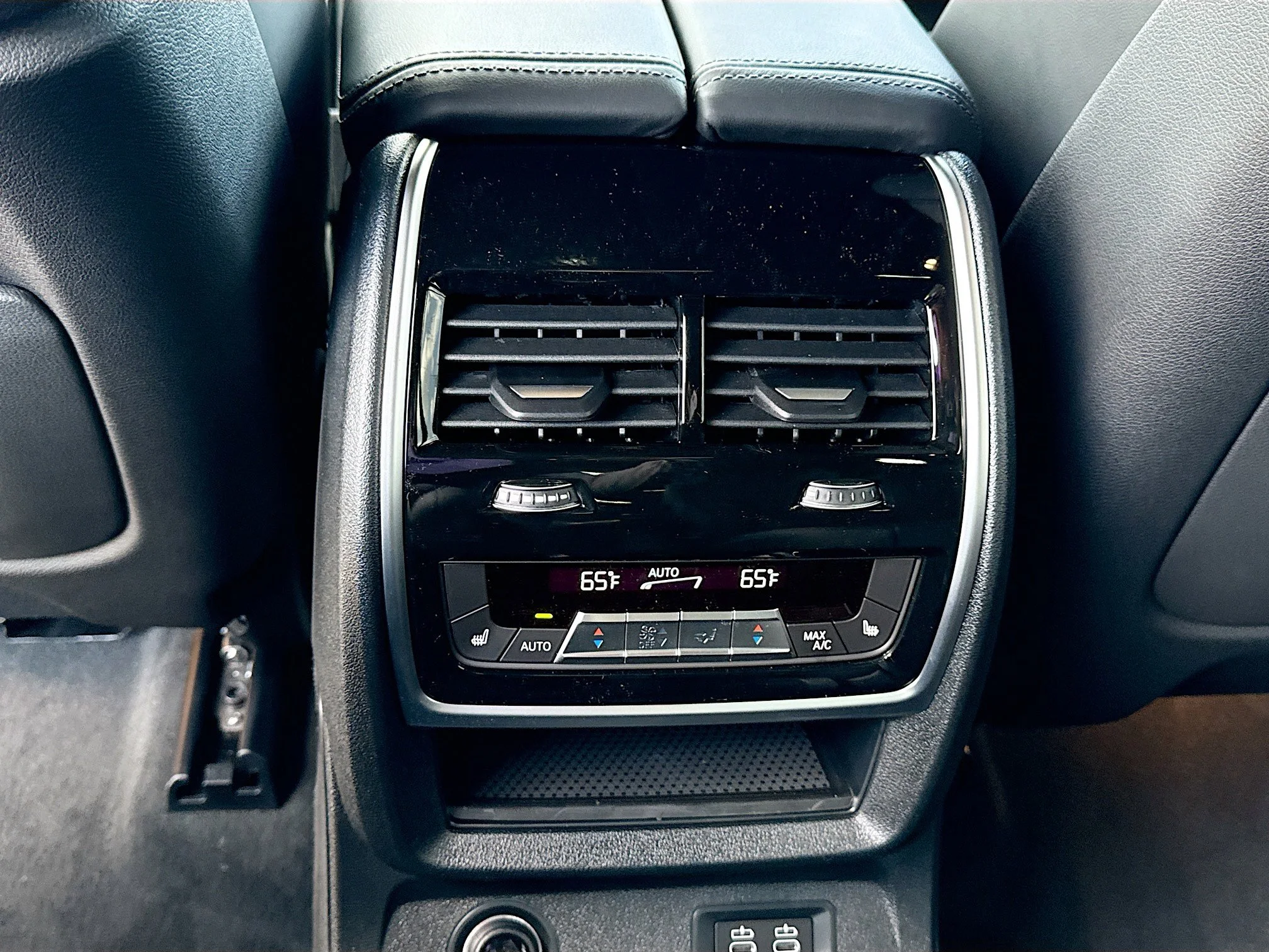 New 2027 Black Sapphire Metallic BMW M60i image 20