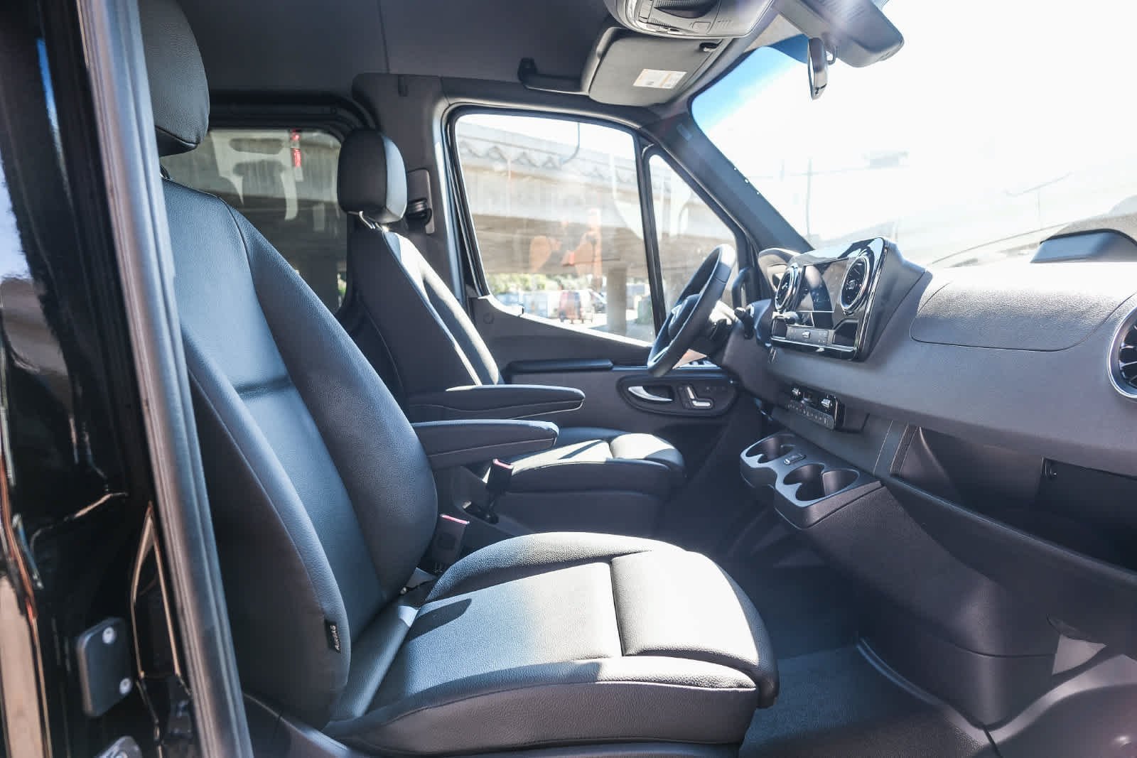 New 2026 Obsidian Black Metallic Mercedes-Benz Passenger 170 WB High Roof RWD 2.0L 4-Cylinder image 26
