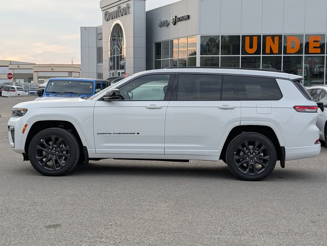 New 2026 White Jeep Limited Reserve - - 4x4 - Nappa Leather Seats - Dual-Pane Sunroof - Navigation & More! image 5