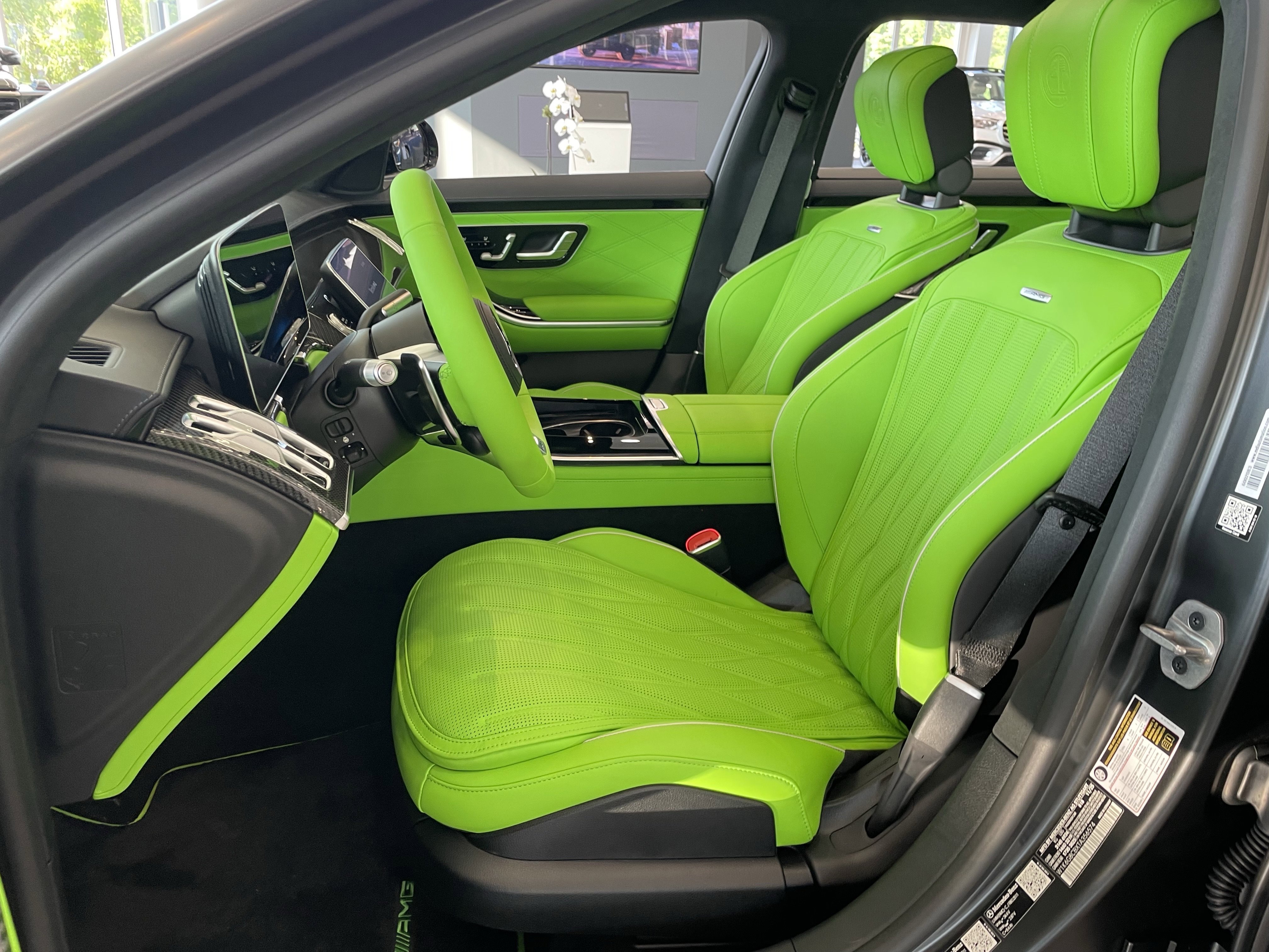 New 2026 MANUFAKTUR Graphite Grey Magno Mercedes-Benz AMG® S 63 E 4MATIC® Sedan image 19
