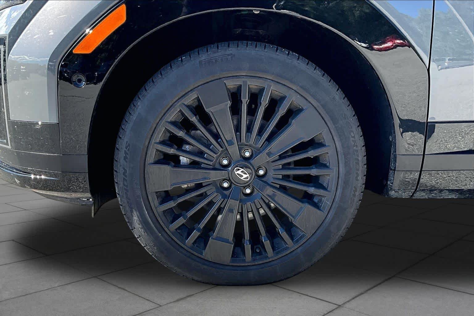 Used 2025 Hampton Gray Hyundai Calligraphy image 10