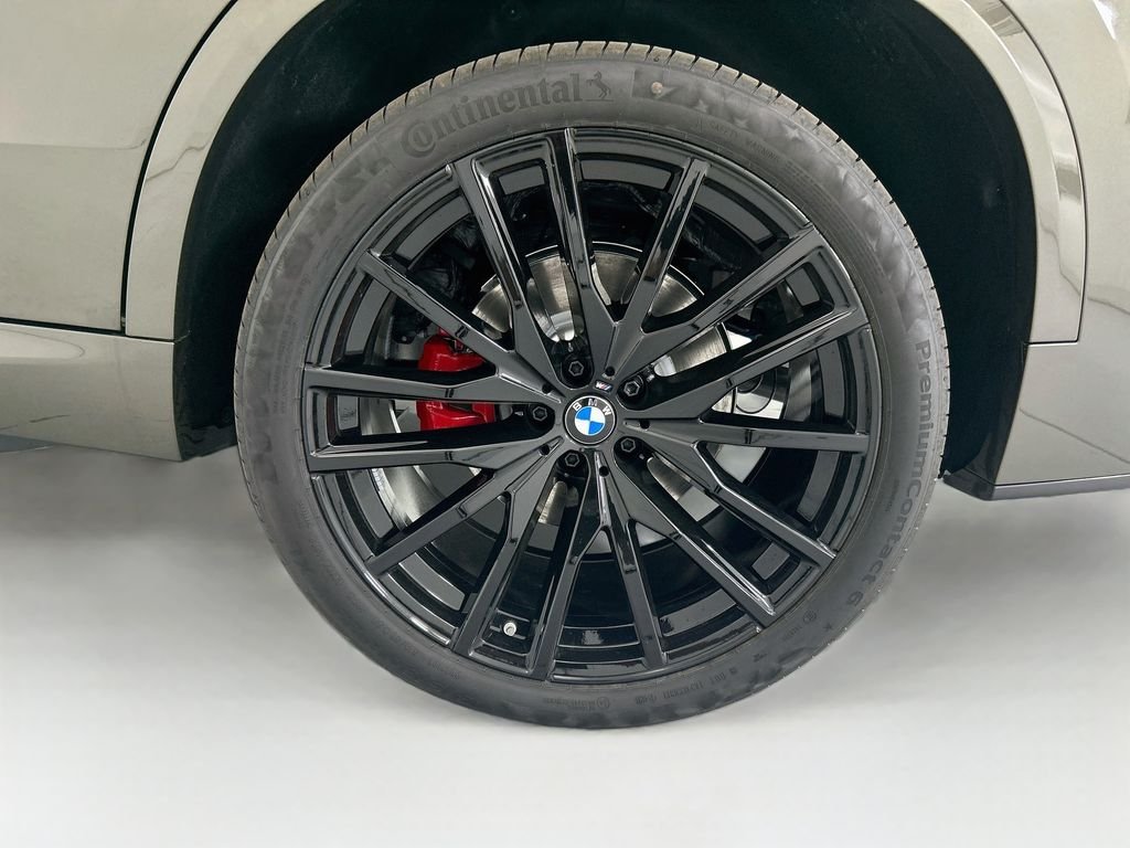 New 2026 Green Metallic BMW xDrive40i image 30