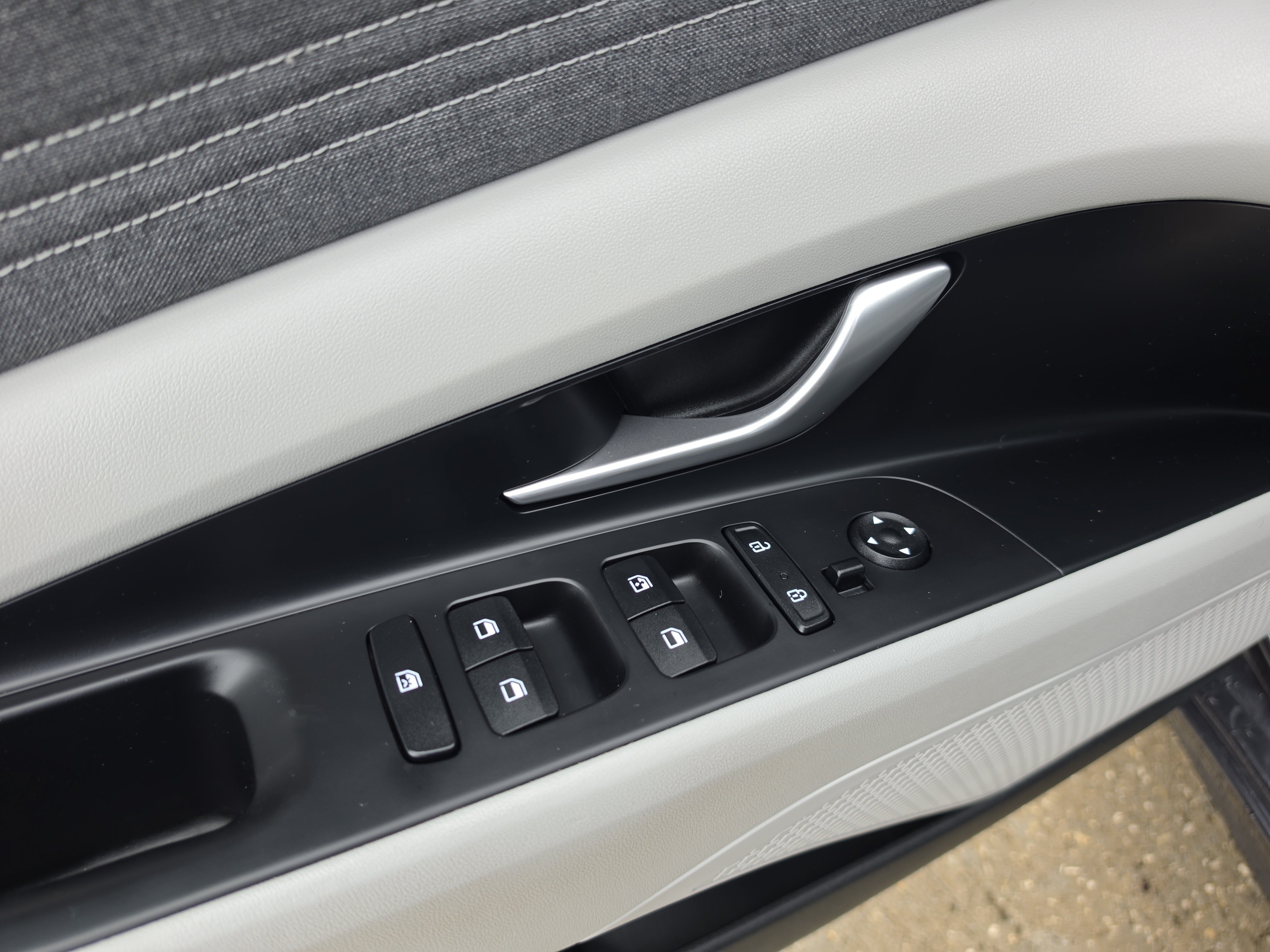 Used 2022 Portofino Gray Hyundai Limited image 18