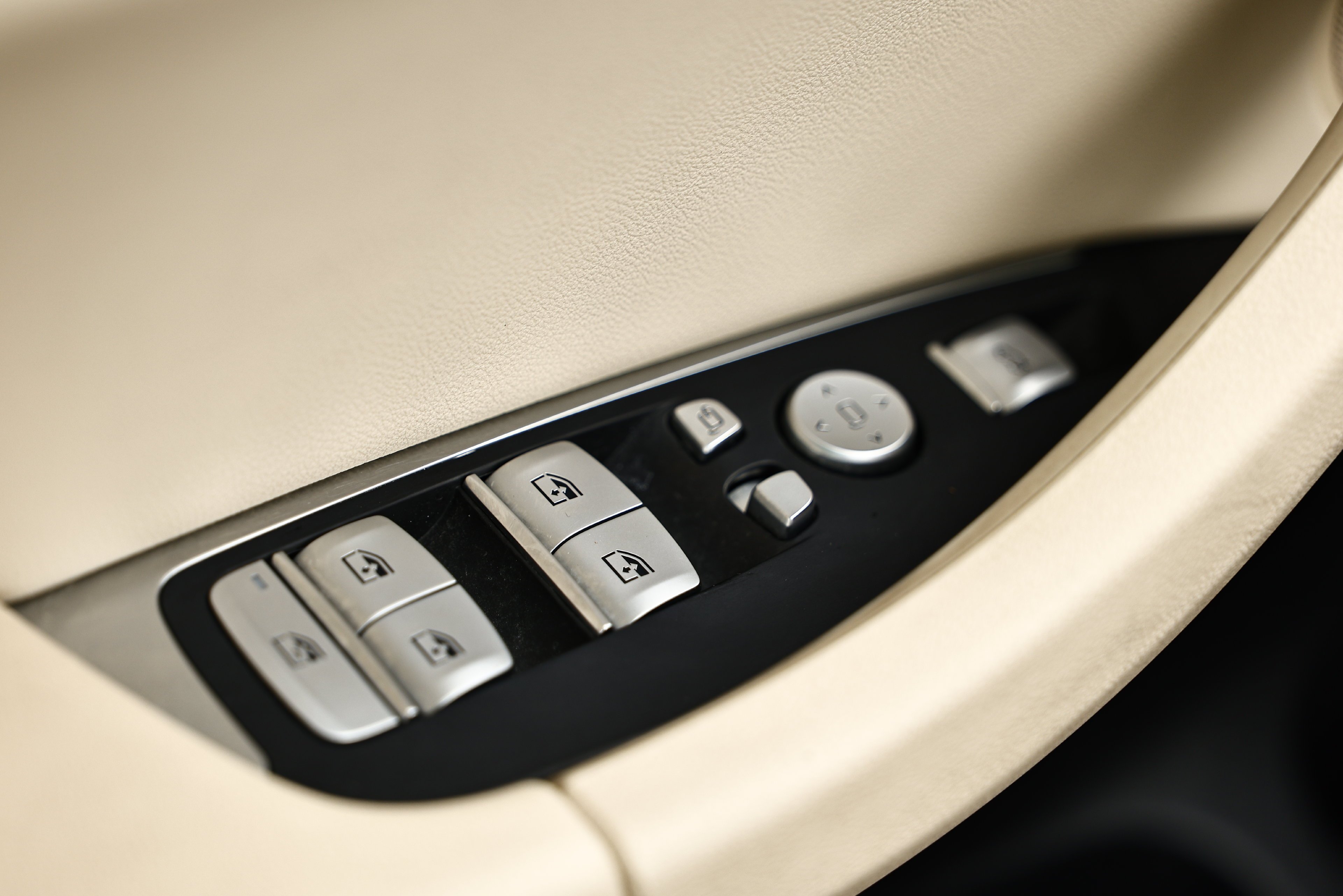 Used 2024 Alpine White BMW xDrive30i image 17