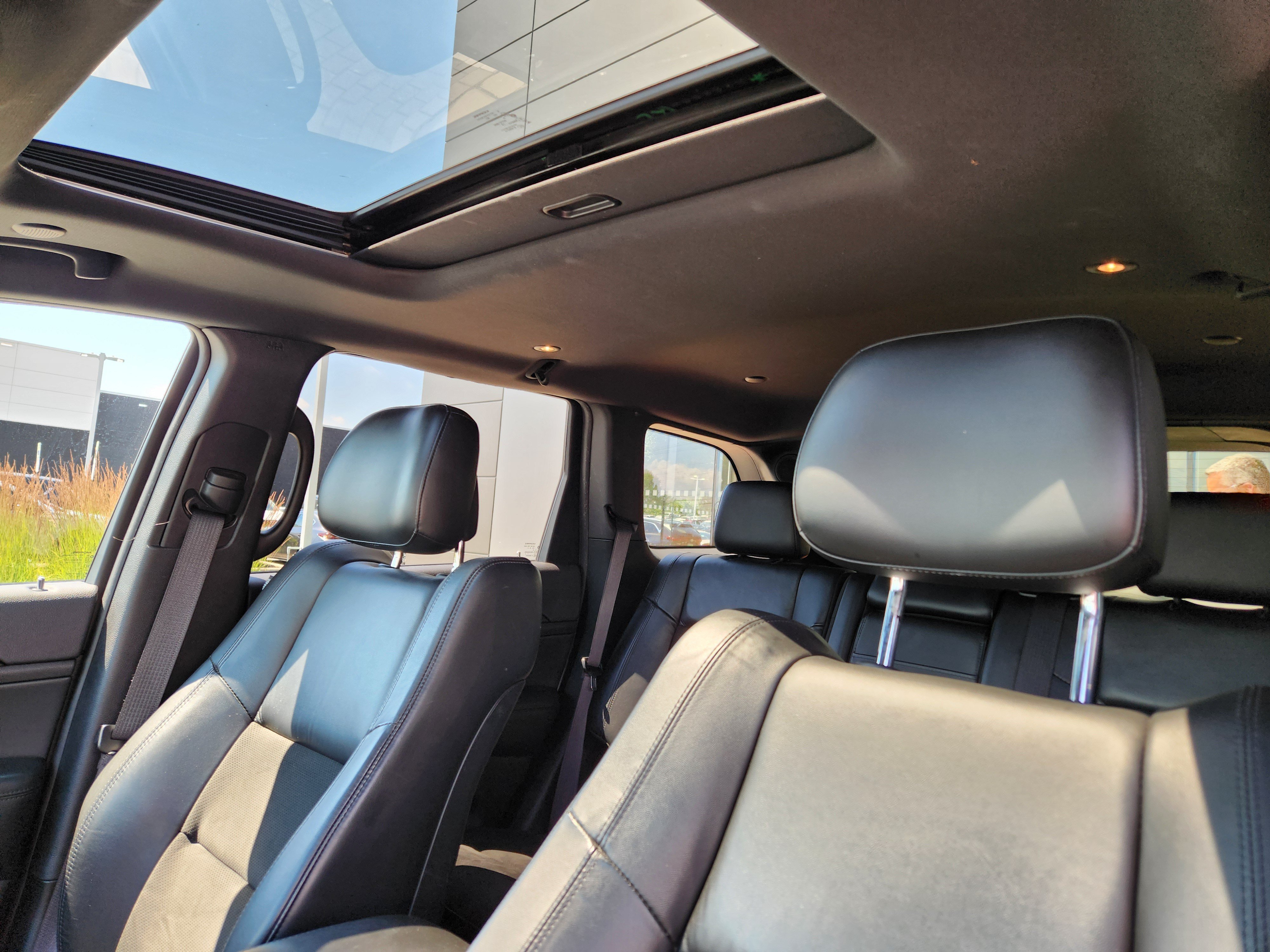 Used 2019 Diamond Black Crystal Pearlcoat Jeep Altitude image 12