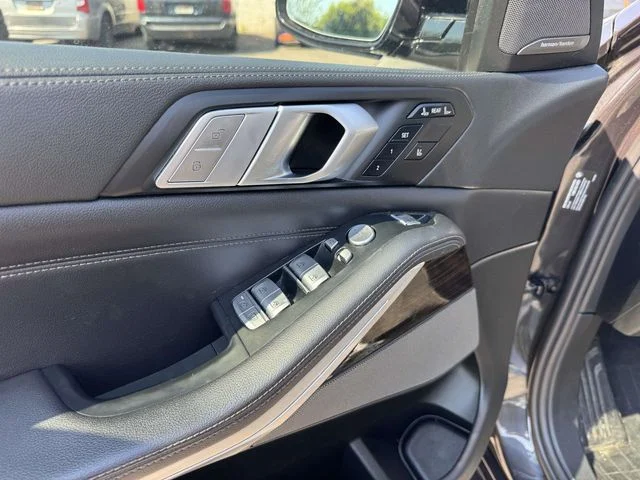 Used 2020 Gray BMW xDrive40i image 22
