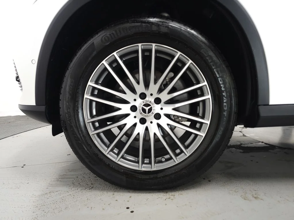 Certified Used 2026 Polar White Mercedes-Benz GLC 300 image 32