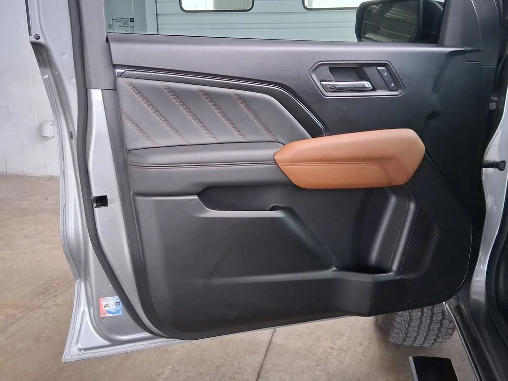 Used 2024 Sterling Metallic GMC AT4 image 17