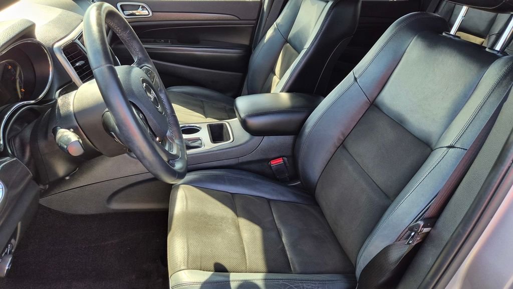 Certified Used 2018 Silver Jeep Altitude image 16