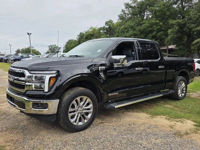 Used 2025 Agate Black Metallic Ford LARIAT image 4