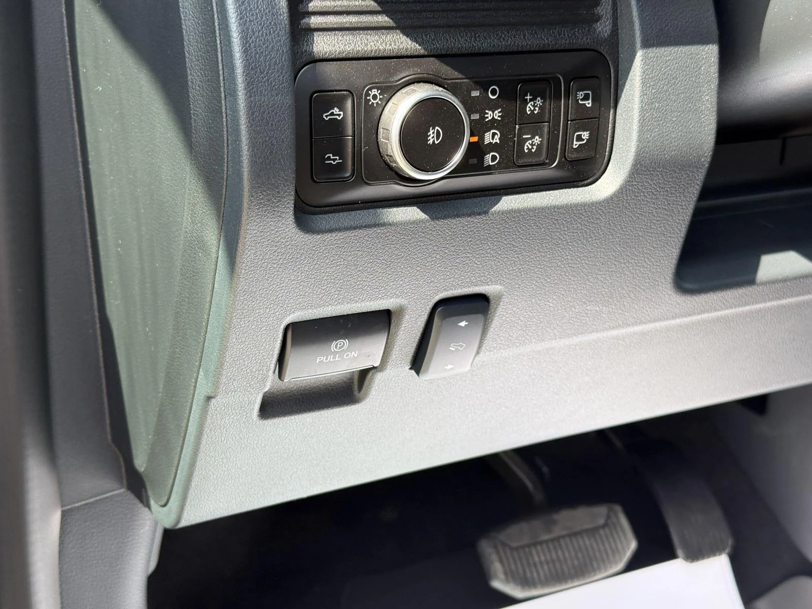 New 2026 Glacier Gray Metallic Tri-Coat Ford F-250® Platinum® image 17