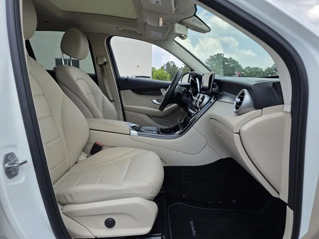 Used 2020 Polar White Mercedes-Benz GLC 300 image 30