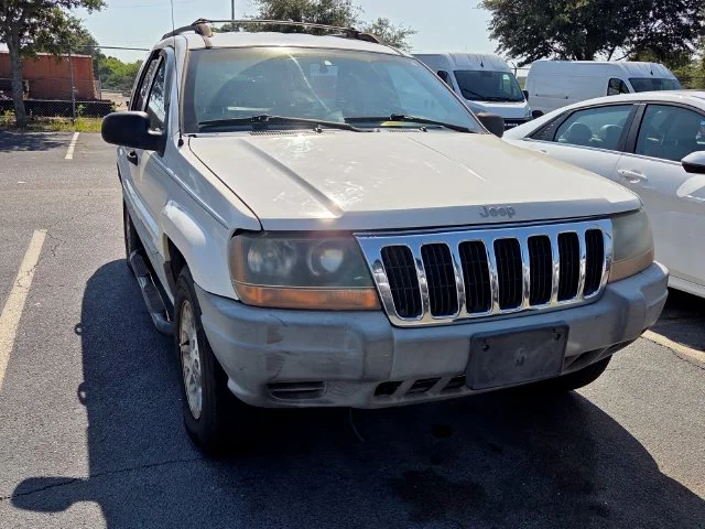 Used 1999 White Jeep Laredo image 4