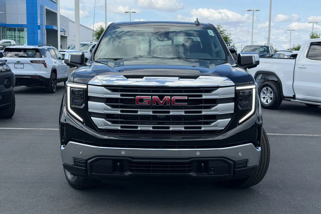 New 2026 Onyx Black GMC SLE image 3