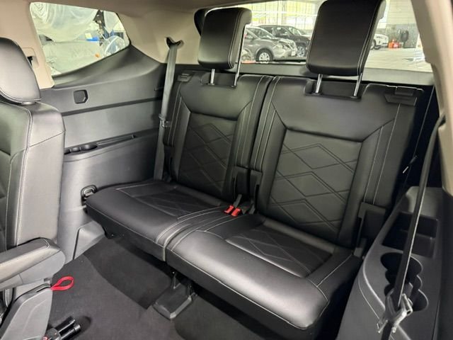 Used 2024 Gray Volkswagen 2.0T SE w/Technology image 8