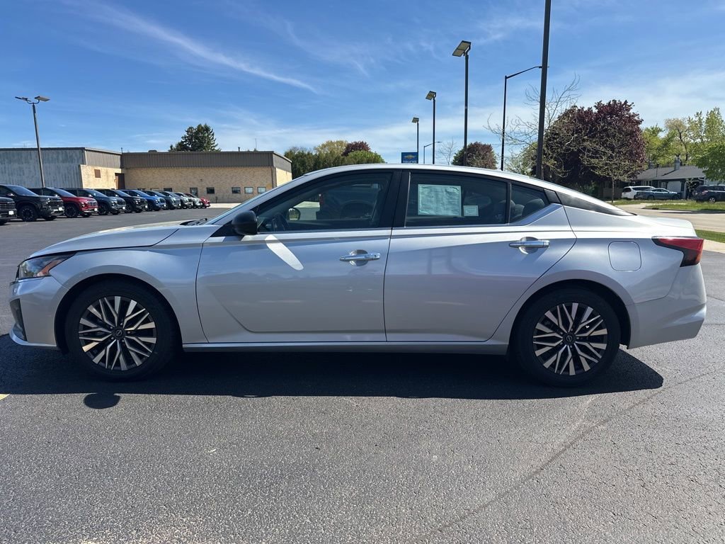 Used 2024 Silver Nissan SV FWD image 7