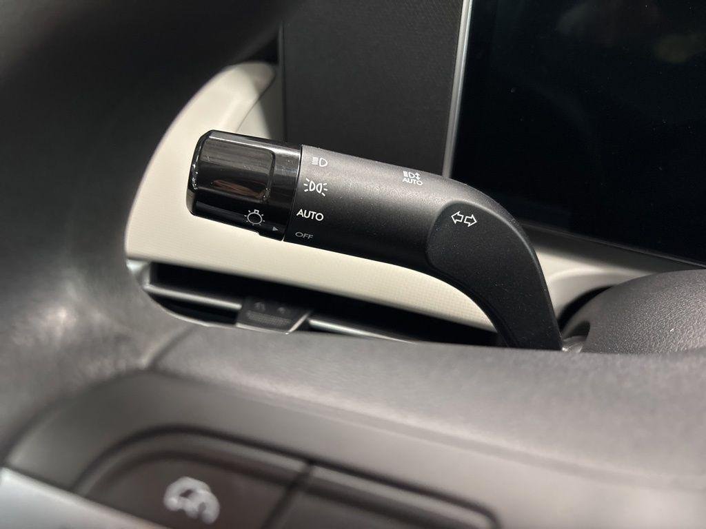 New 2026 White Hyundai SE AWD image 24