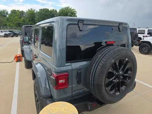Used 2025 Anvil Clearcoat Jeep Sahara image 6