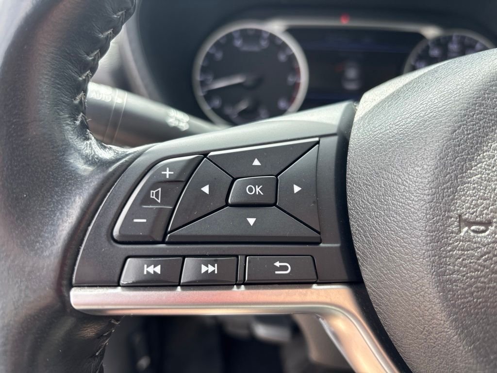 Used 2022 Gray Nissan SV image 19
