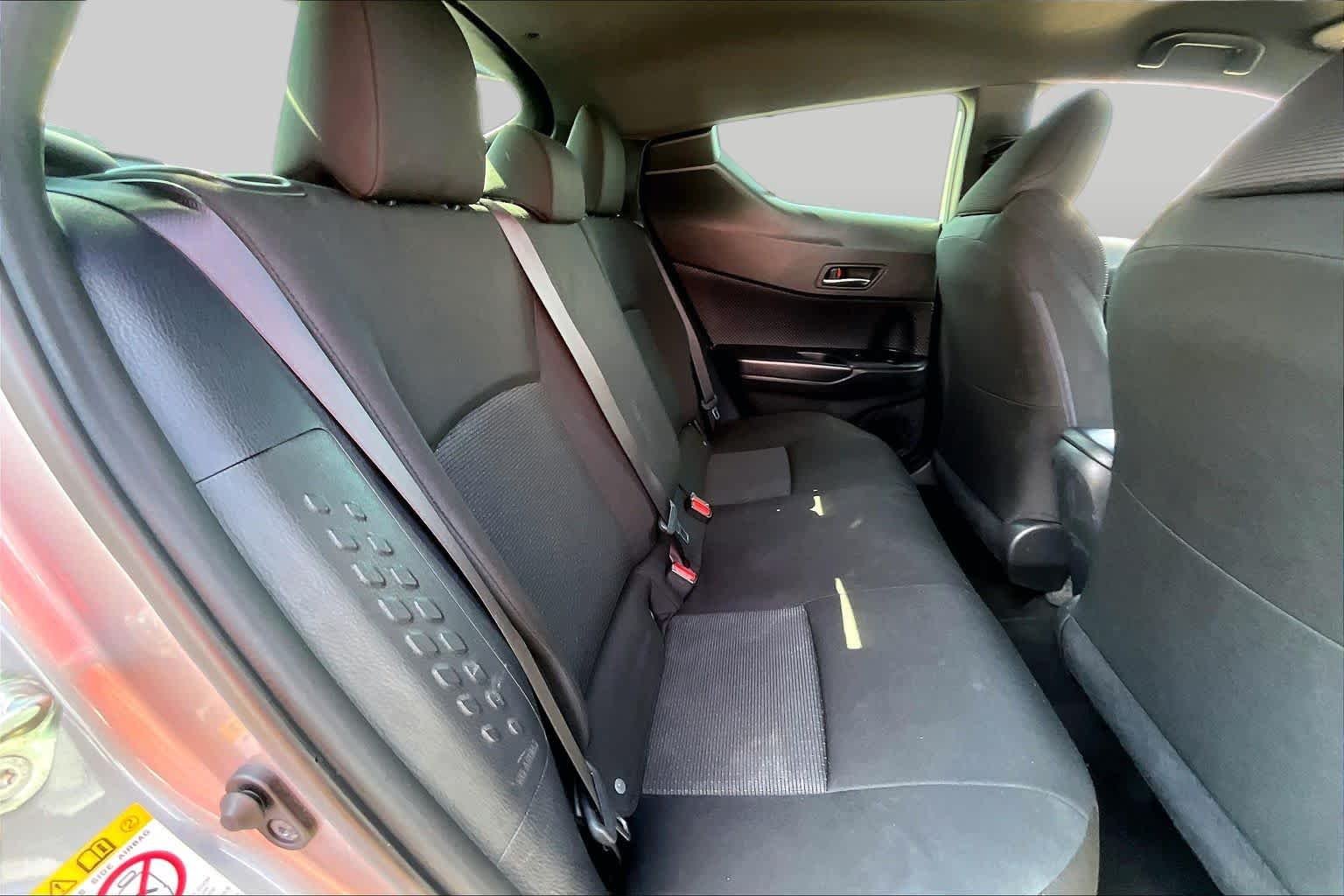 Used 2018 Silver Knockout Metallic Toyota XLE Premium image 20