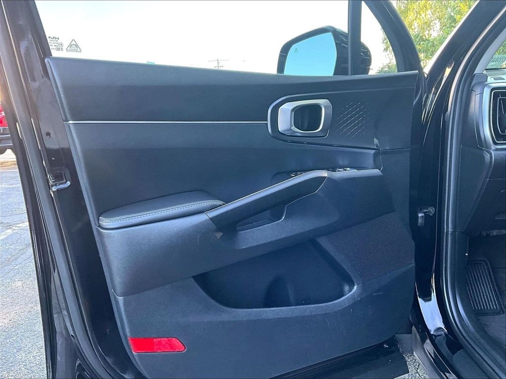 Used 2025 Black Kia S image 9