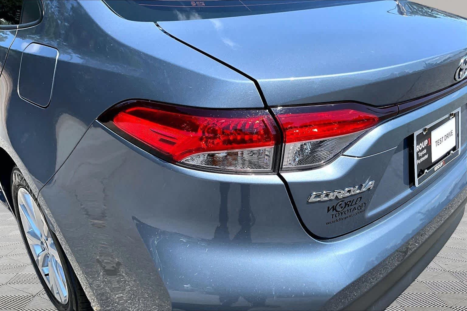 Used 2025 Celestite Toyota Hybrid LE image 29
