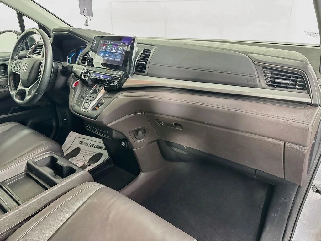 Used 2018 Silver Honda Touring image 38