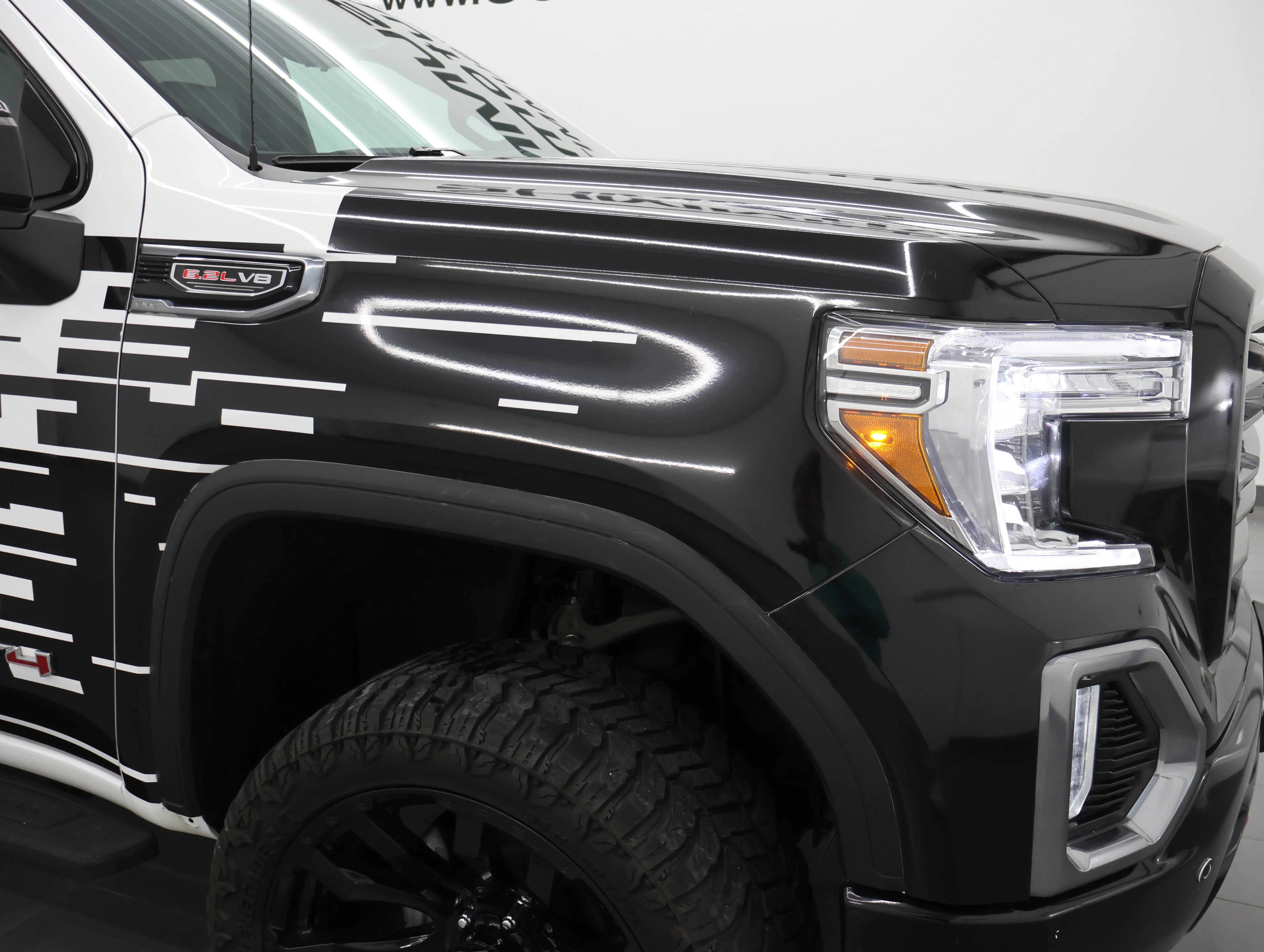 Used 2022 Summit White GMC AT4 image 23
