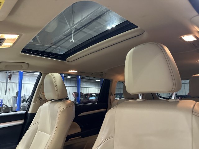 Used 2017 White Toyota XLE image 20