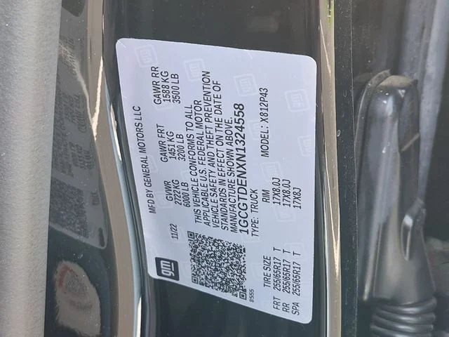 Used 2022 Black Chevrolet Z71 image 38