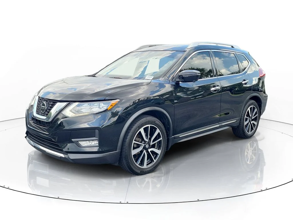 Used 2018 Black Nissan SL image 4