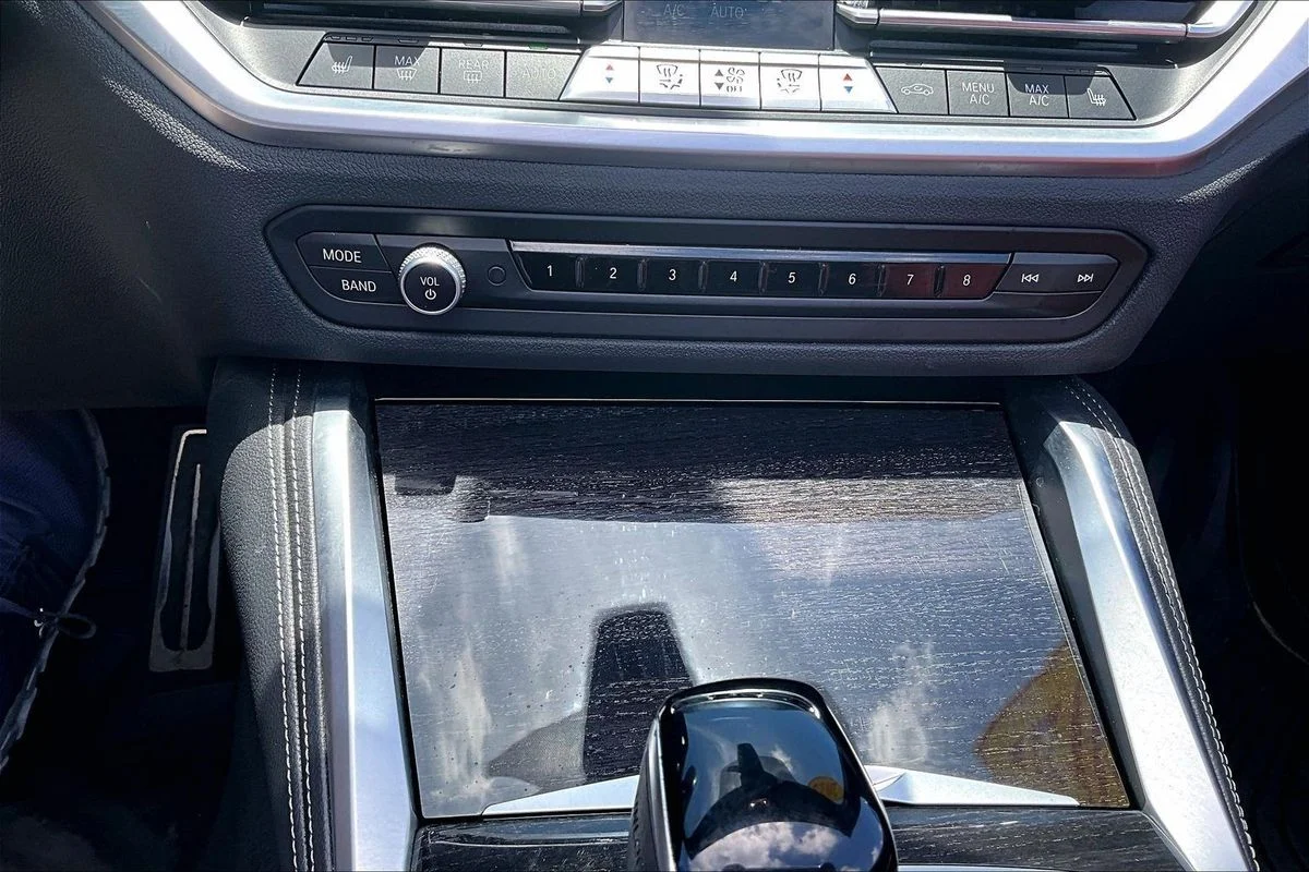 Used 2022  BMW xDrive image 15