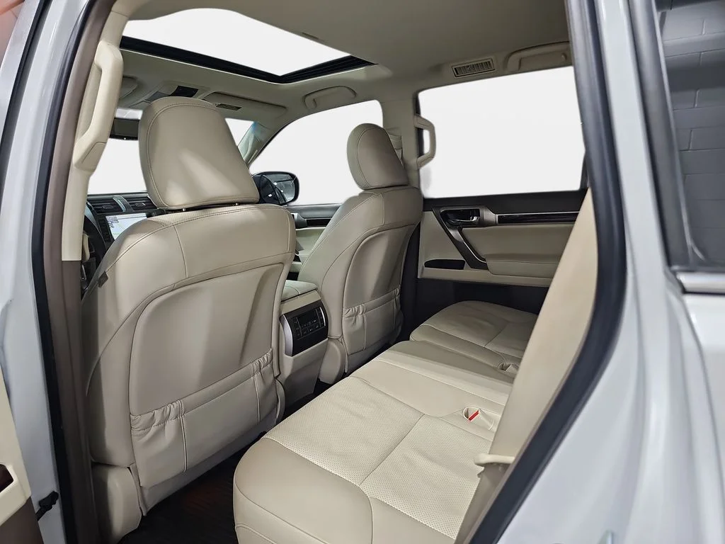 Used 2019 White Lexus 460 image 13