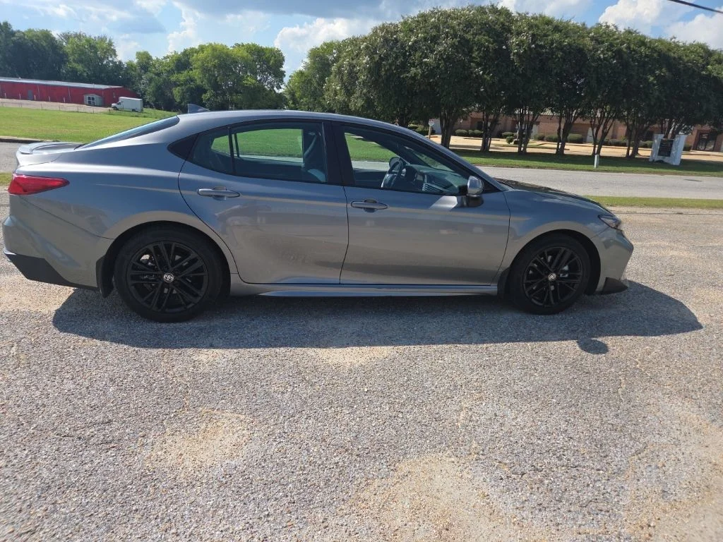 Used 2025  Toyota SE image 13